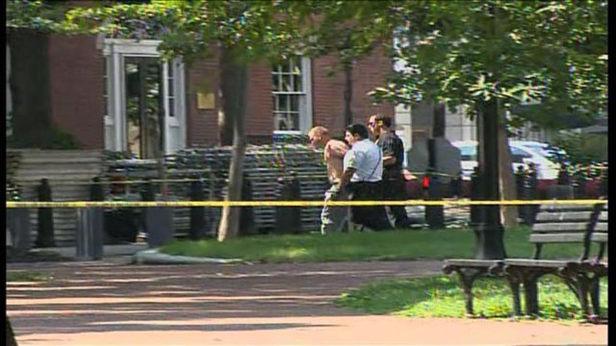 alerta la casa alba un barbat inarmat a fost arestat