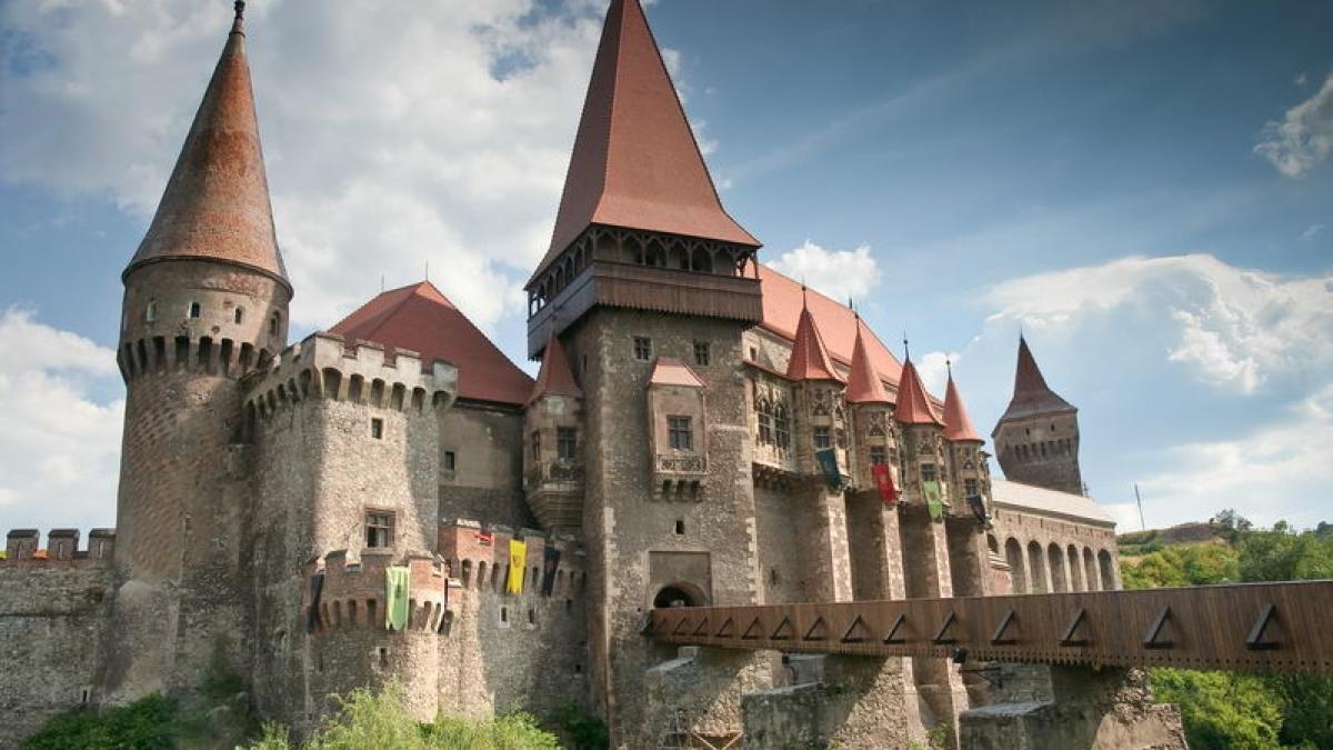 cel mai controversat castel din romania in atentia strainilor vanatorii de fantome au venit sa ii