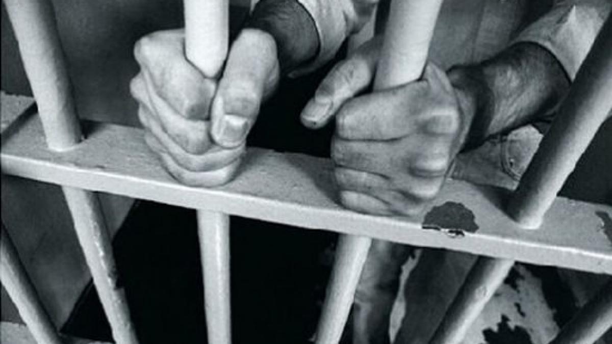 despagubiri de 10 000 de euro pentru un politist sucevean condamnat la inchisoare pentru coruptie