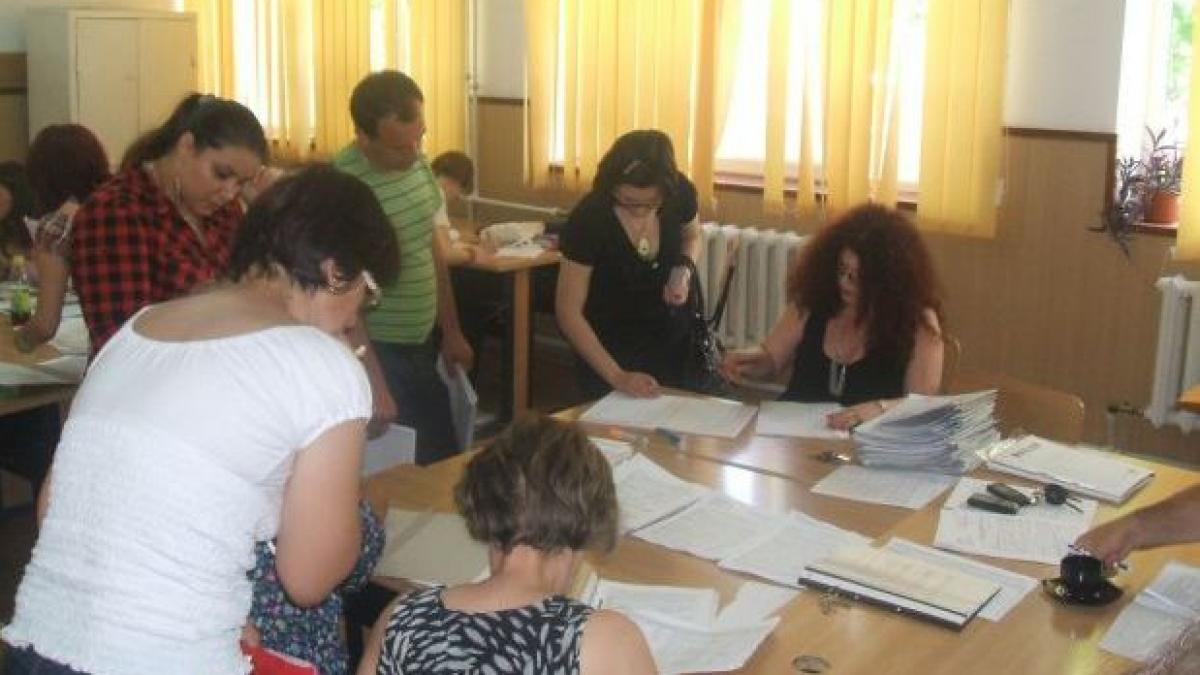 profesorii intra astazi in focurile examenelor ca sa promoveze trebuie sa ia cel putin 7