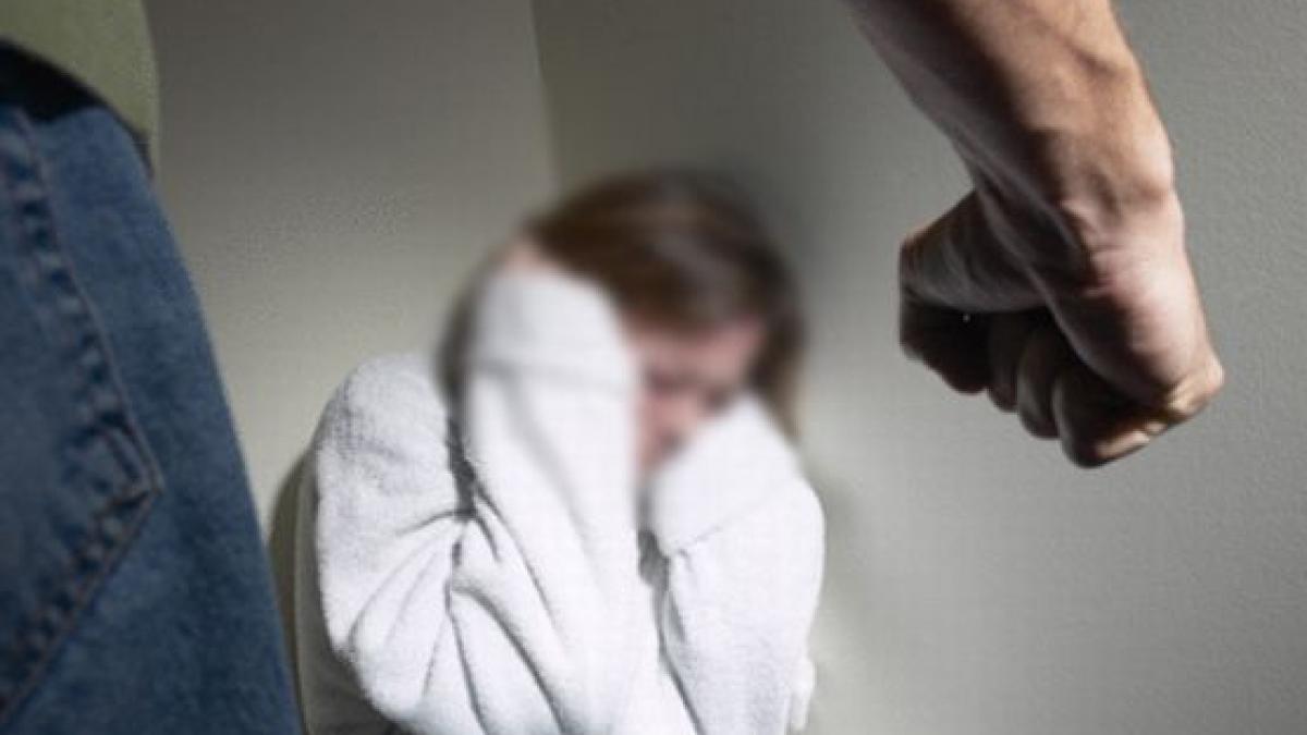 una din trei femei este agresata in familie romania are nevoie de politici de combatere a acestui