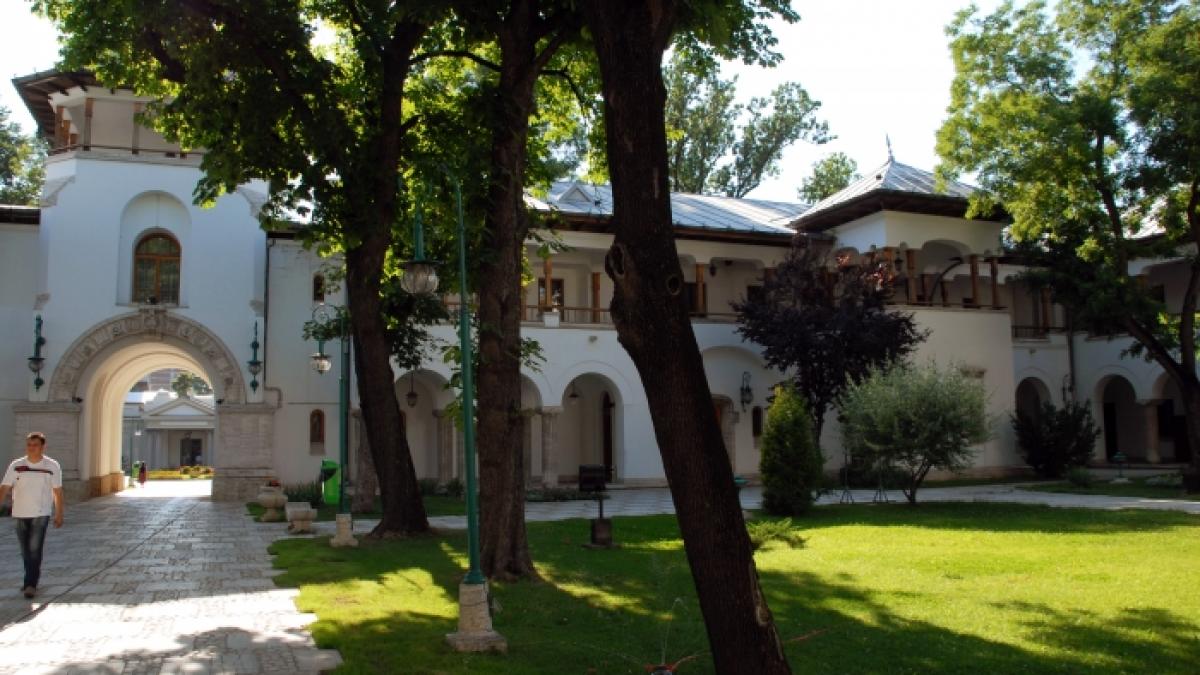 marea familie de la cotroceni platita cu banii nostri cate cupluri si au gasit implinirea materiala