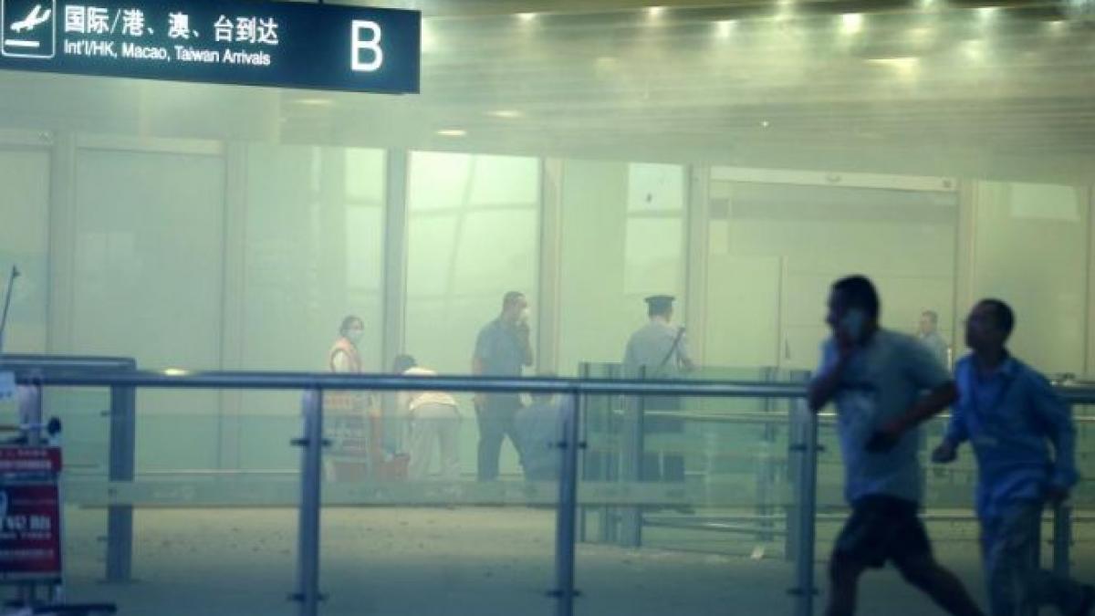 explozie puternica pe aeroportul din beijing bomba detonata de o persoana cu handicap