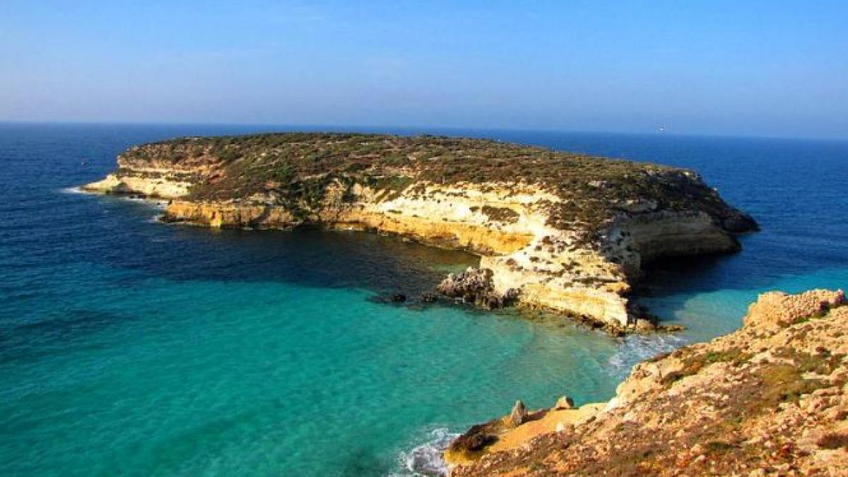 insula italiana lampedusa asaltata de imigrantii clandestini din africa