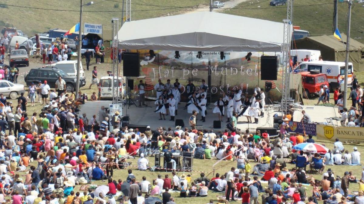 presedintele traian basescu a ajuns la targul de fete de la muntele gaina