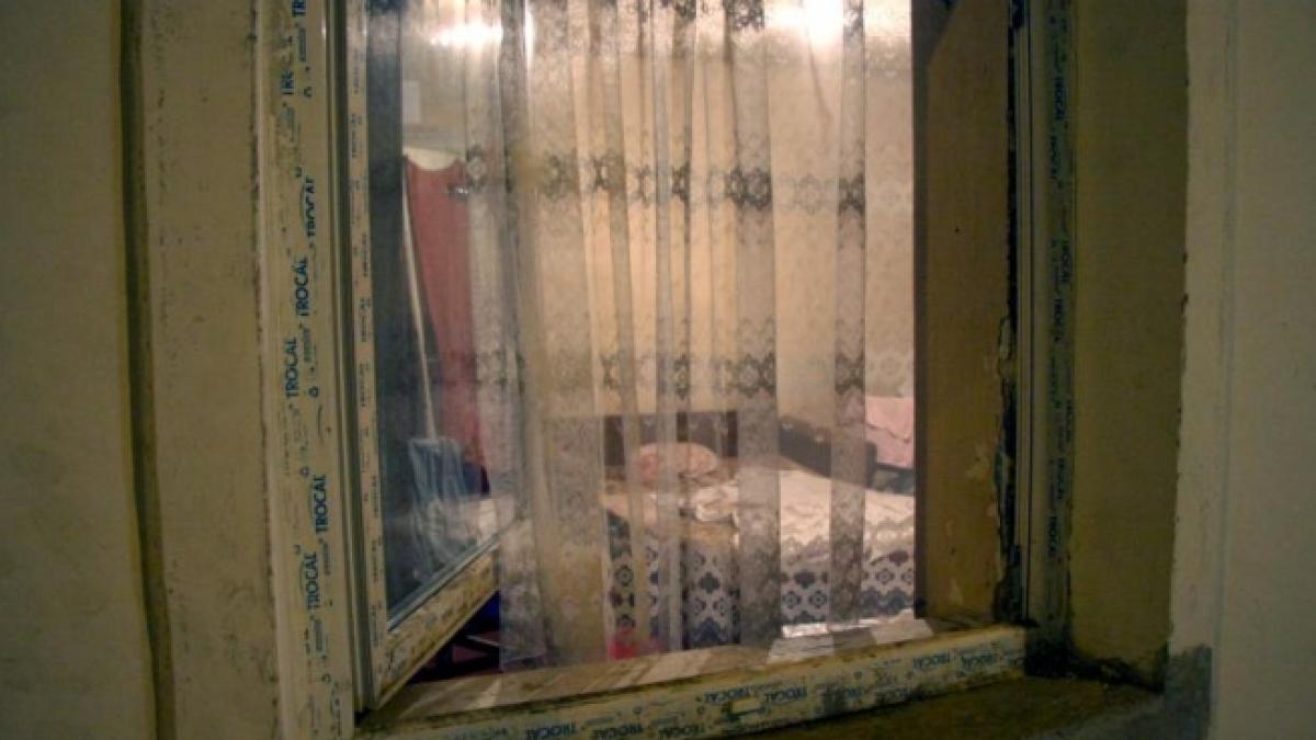 socant un copil a ajuns cu arsuri grave la spital dupa ce tatal sau i a pus mana pe jar