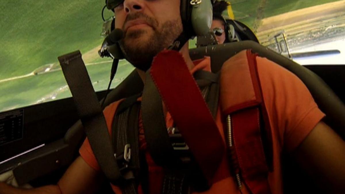 a treia provocare income challenge acrobatii cu avionul sambata la income