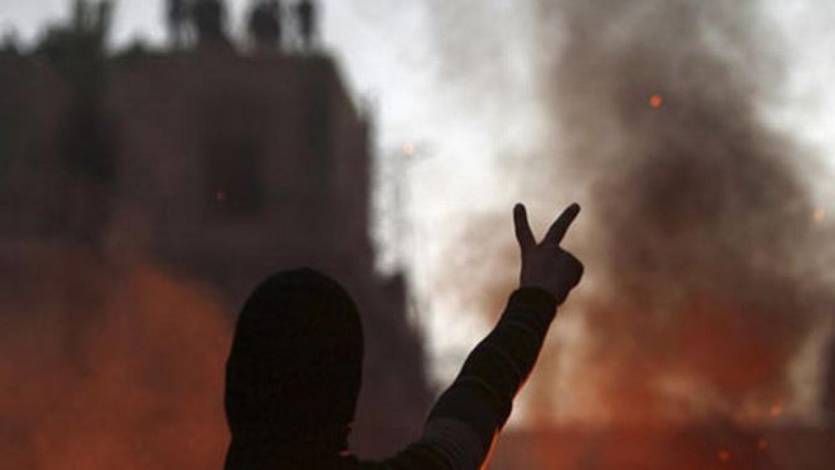 confruntarile violente dintre demonstrantii pro morsi si opozantii acestuia fac noi victime zeci de