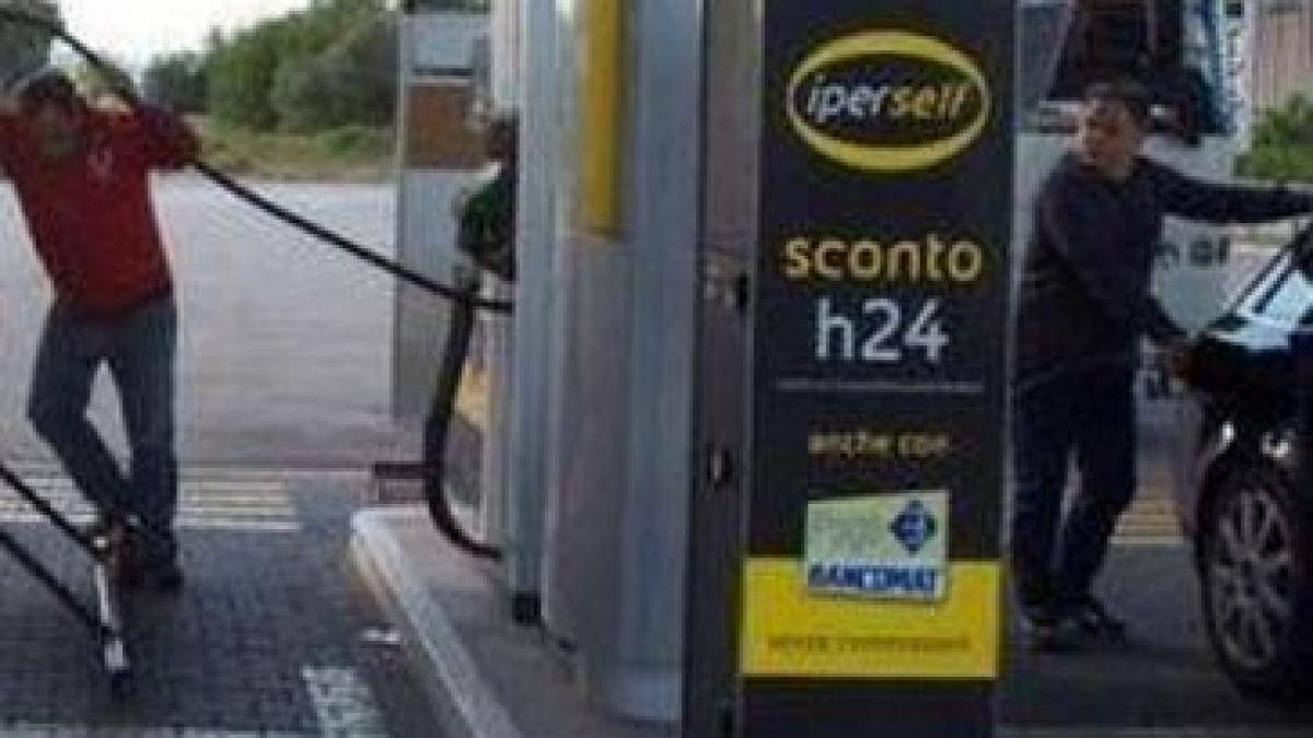 imaginea surprinsa intr o benzinarie care i a lasat pe toti masca cu ce venise soferul la pompa