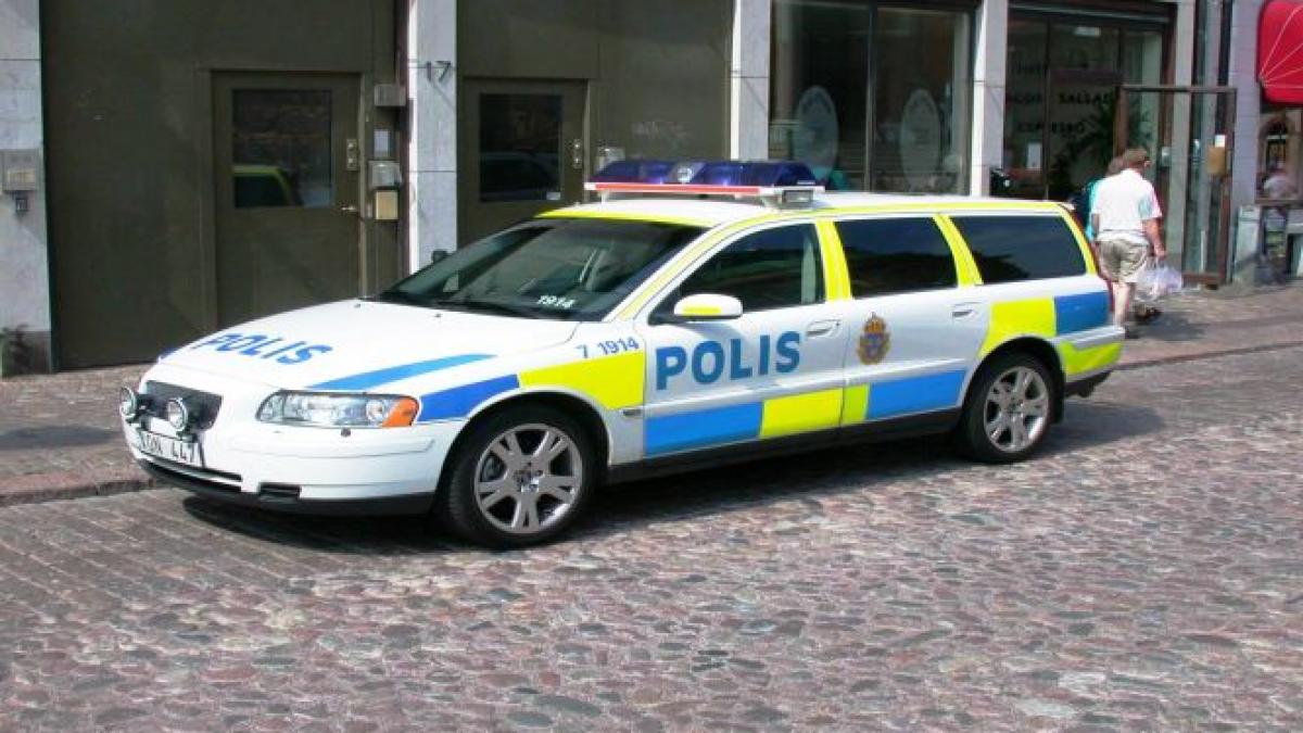 masina de politie face liniuta la o cursa de masini ilegala