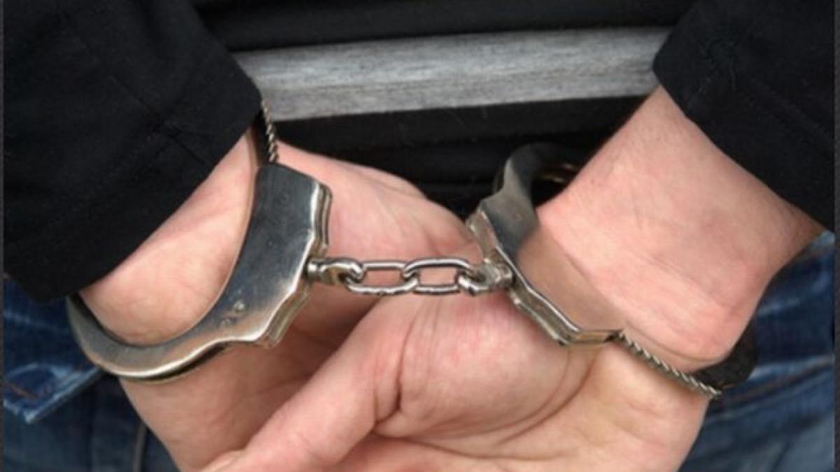 suspecti de furt prinsi dupa un accident rutier barbatii furasera bijuterii dintr o locuinta din