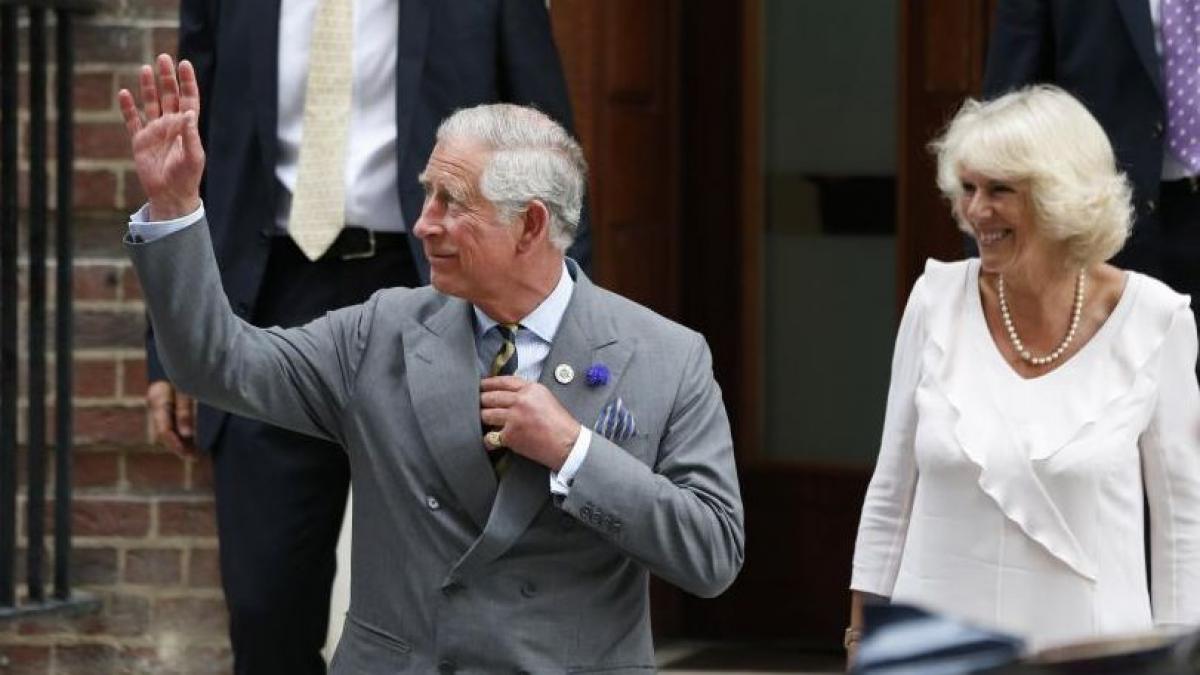 printul charles si camilla au mers la maternitate pentru a vedea bebelusul regal