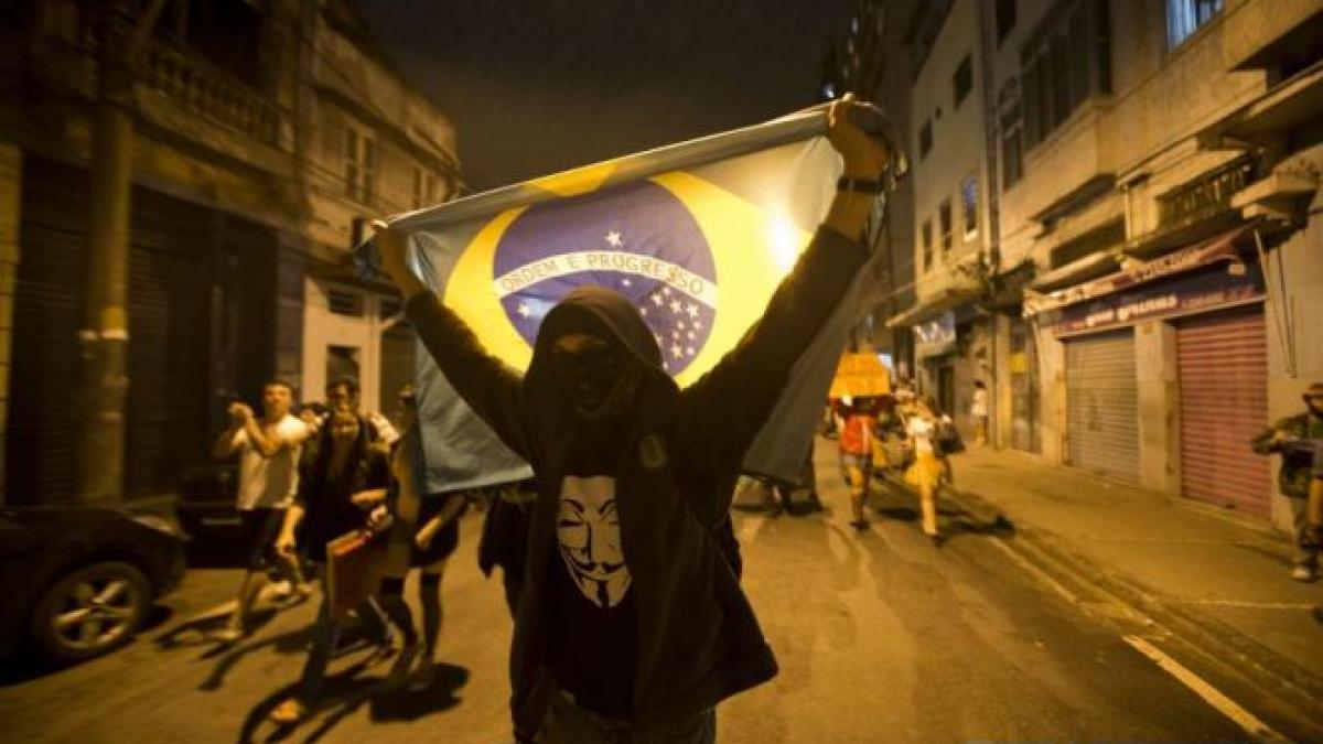 vizita papei francisc in brazilia politia a dispersat manifestantii cu gaze lacrimogene