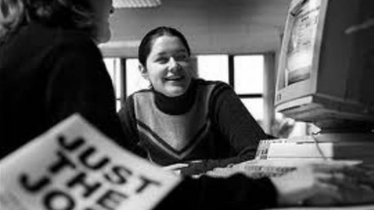 au terminat liceul dar nu gasesc loc de munca peste 17 000 de absolventi si au depus dosarul de