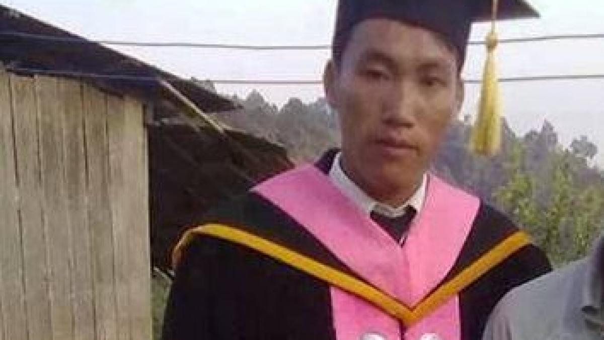 cum arata tatal acestui tanar absolvent de facultate este mandria mea