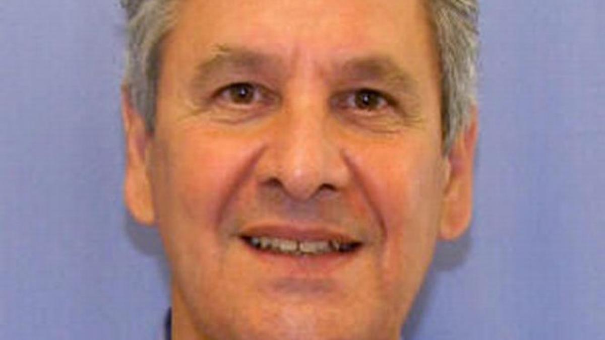 doctorul crimei orbit de gelozie un profesor universitar este acuzat ca si a ucis sotia