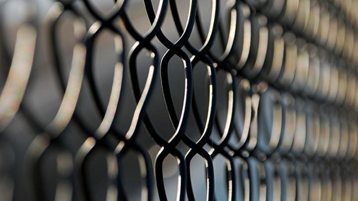 doisprezece detinuti romani au protestat intr o inchisoare din sicilia