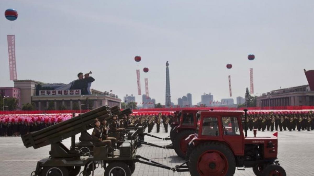 foto parada militara impresionanta a coreei de nord la 60 de ani de la armistitiul cu coreea de sud