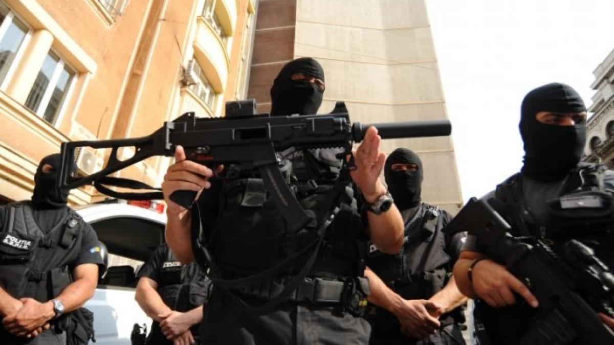 marfuri in valoare de 1 milion de lei indisponibilizate de politisti dupa controale in trei centre