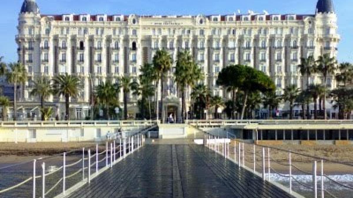 bijuterii in valoare de 40 de milioane de euro furate in plina zi de la hotelul carlton din cannes