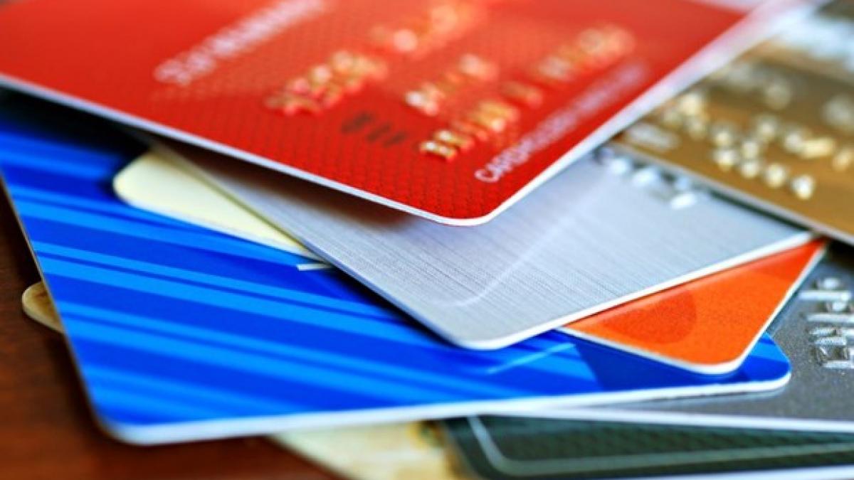 grecia vrea sa reduca tva la cumparaturile prin card pentru a combate evaziunea