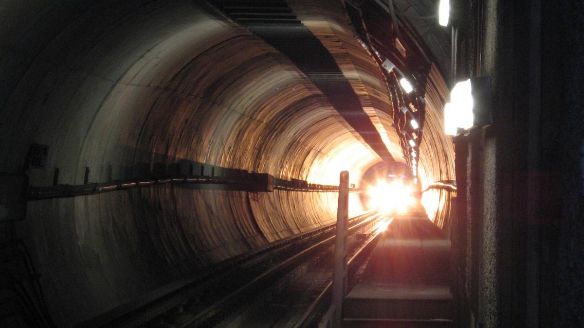 retea de metrou de 175 de kilometri construita in cinci ani compania care a facut romania de ras va