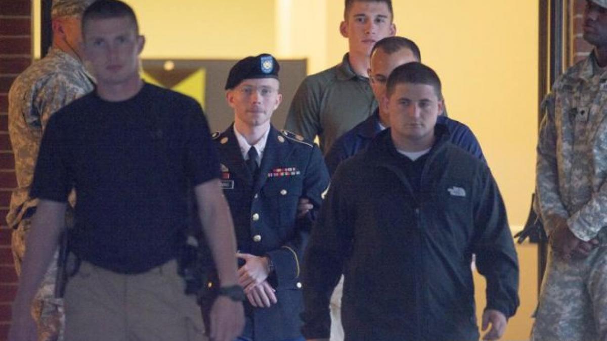 bradley manning a fost gasit vinovat de spionaj militarul risca o condamnare de peste 100 de ani de
