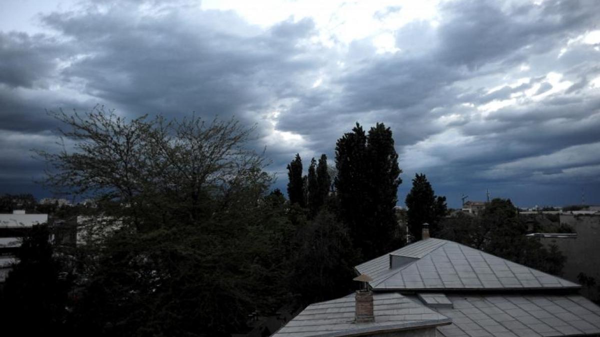 meteorologii au emis o avertizare cod galben de furtuna pentru bucuresti