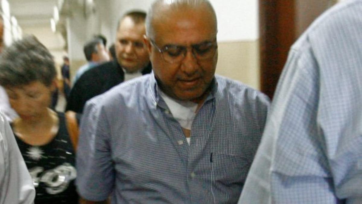 omar hayssam a cerut in instanta o pereche de ochelari ca sa poata citi in penitenciar