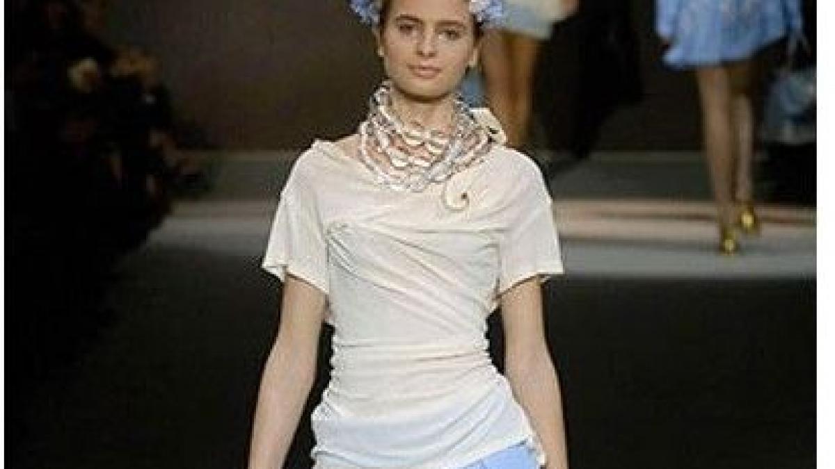 tinuta de pe podium care a revoltat oamenii de rand nu e prost cine cere e prost cine da