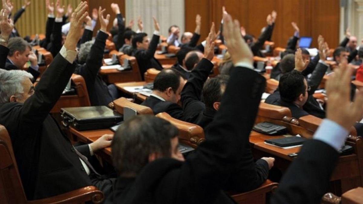 alesii locali nu isi refuza nimic le monde ar trebui sa si abandoneze posturile din cauza