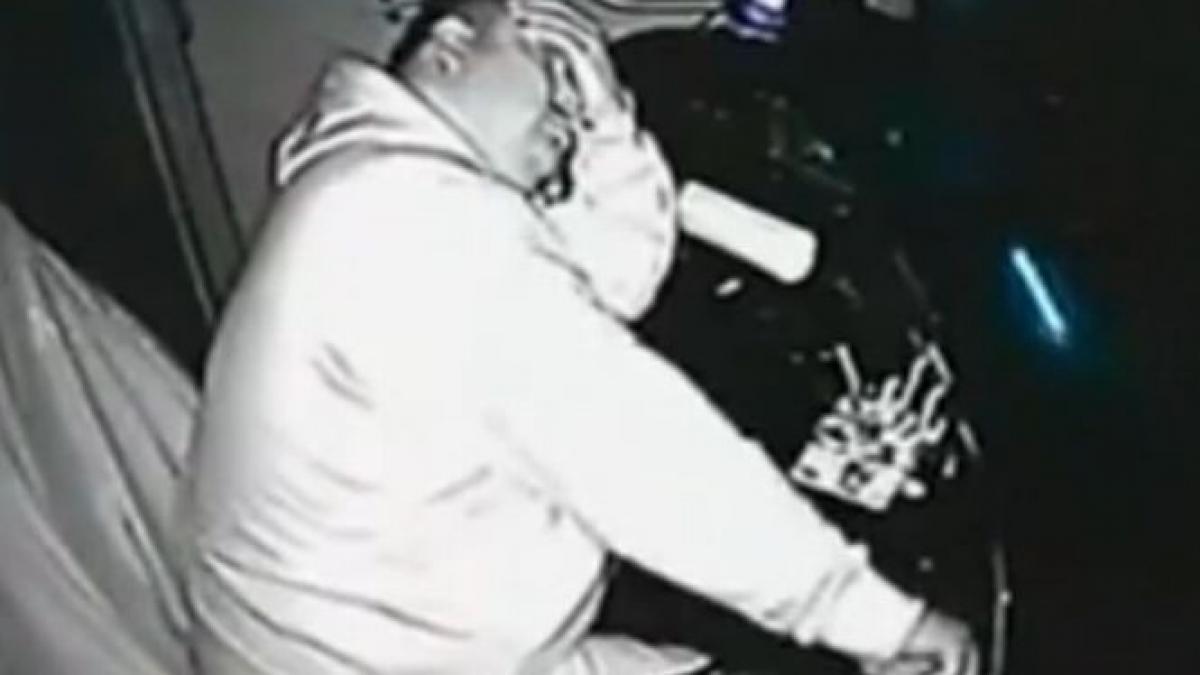 scene revoltatoare surprinse de camerele de supraveghere din trenuri cum sunt puse in pericol