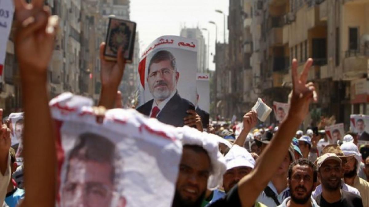 egipt fortele de ordine au utilizat gaze lacrimogene la cairo impotriva manifestantilor pro morsi