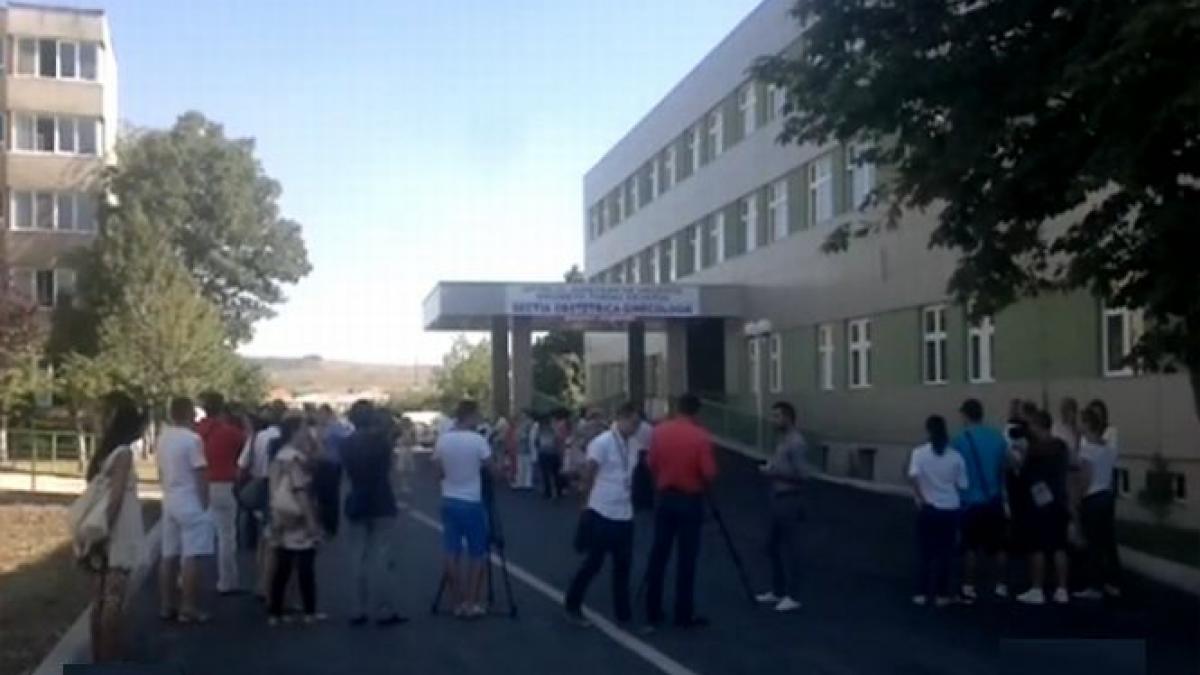 spital gol inaugurat cu fast o maternitate inceputa in 1990 a fost deschisa desi nu are aparatura