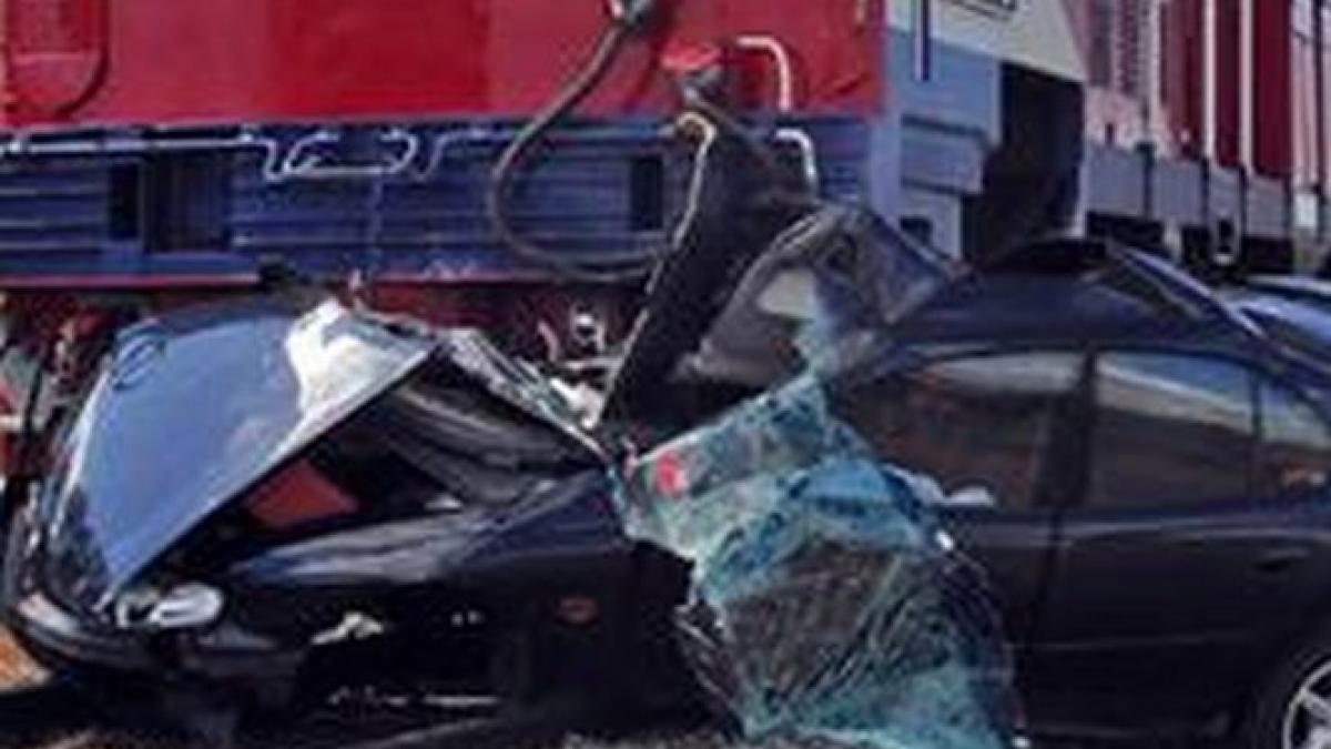 autocar lovit de tren in croatia o persoana si a pierdut viata si alte 15 au fost ranite