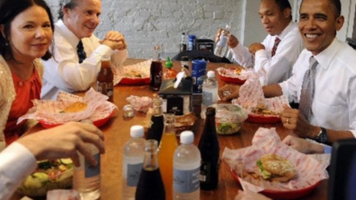 presedintele statelor unite barack obama implineste azi 52 de ani