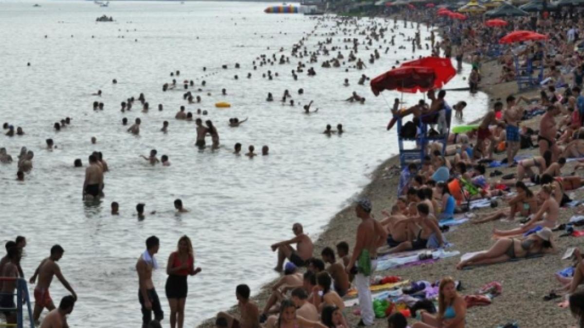 romania fierbe la foc domol mii de oameni au fugit de canicula pe litoral