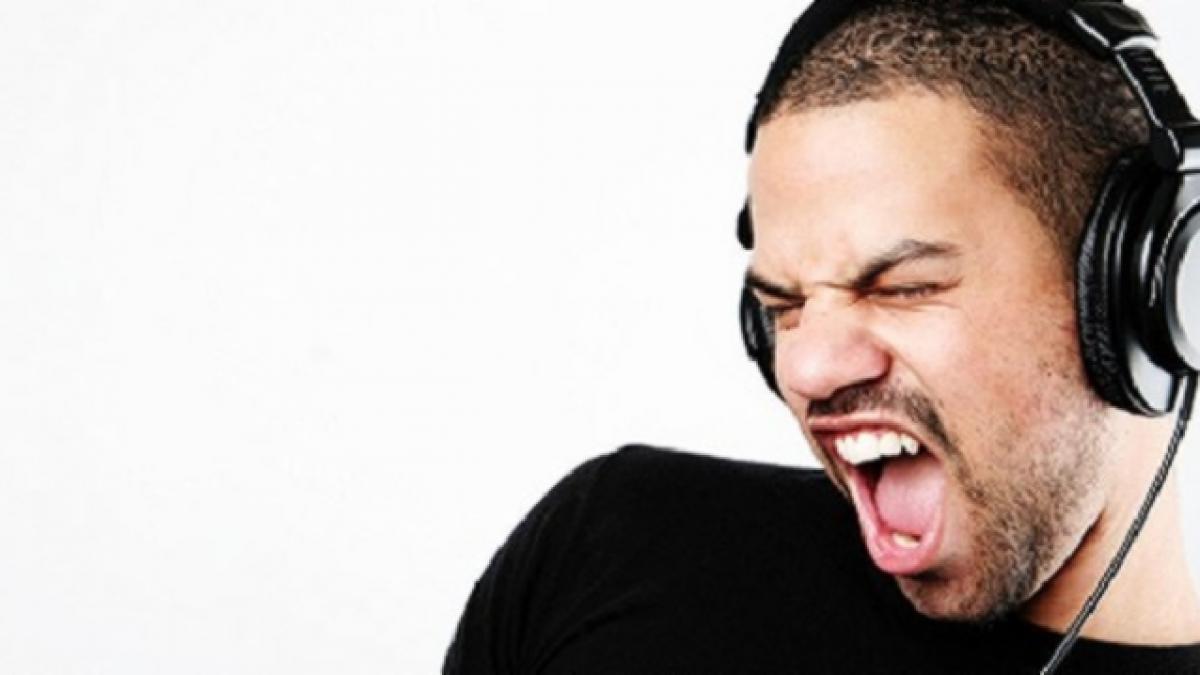 asculti muzica tare in casti este reteta sigura prin care poti ramane surd