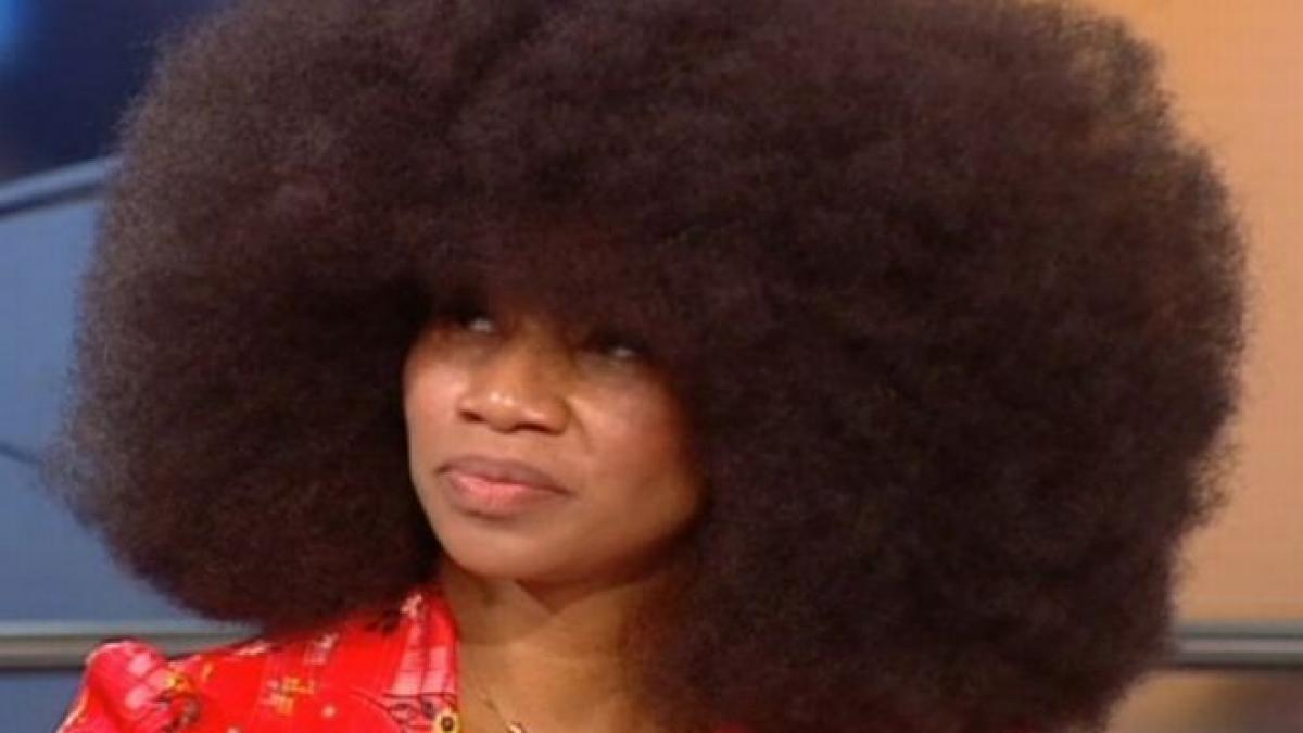 ea este aevin dugas femeia cu cea mai mare coafura afro din lume