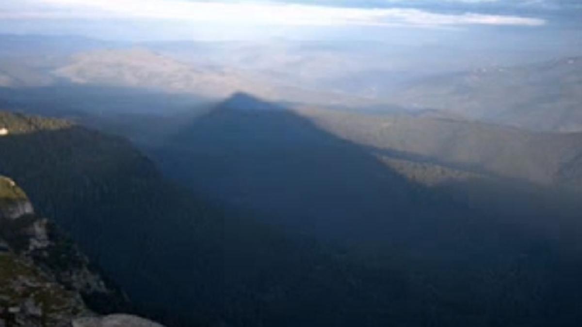 piramida spatiala fenomen optic unic in romania