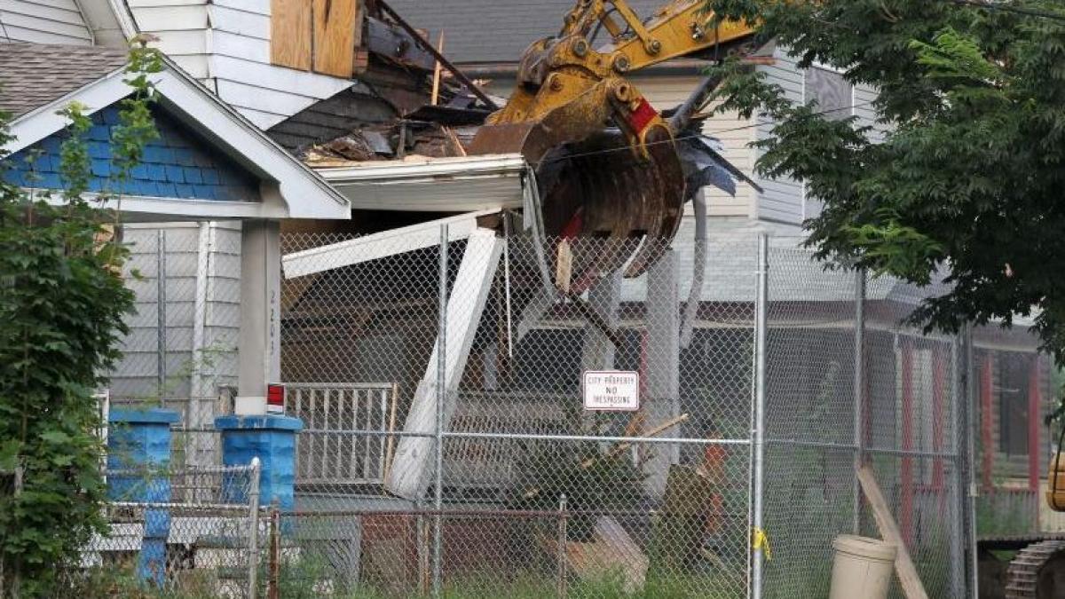 casa in care ariel castro a sechestrat trei femei a fost demolata