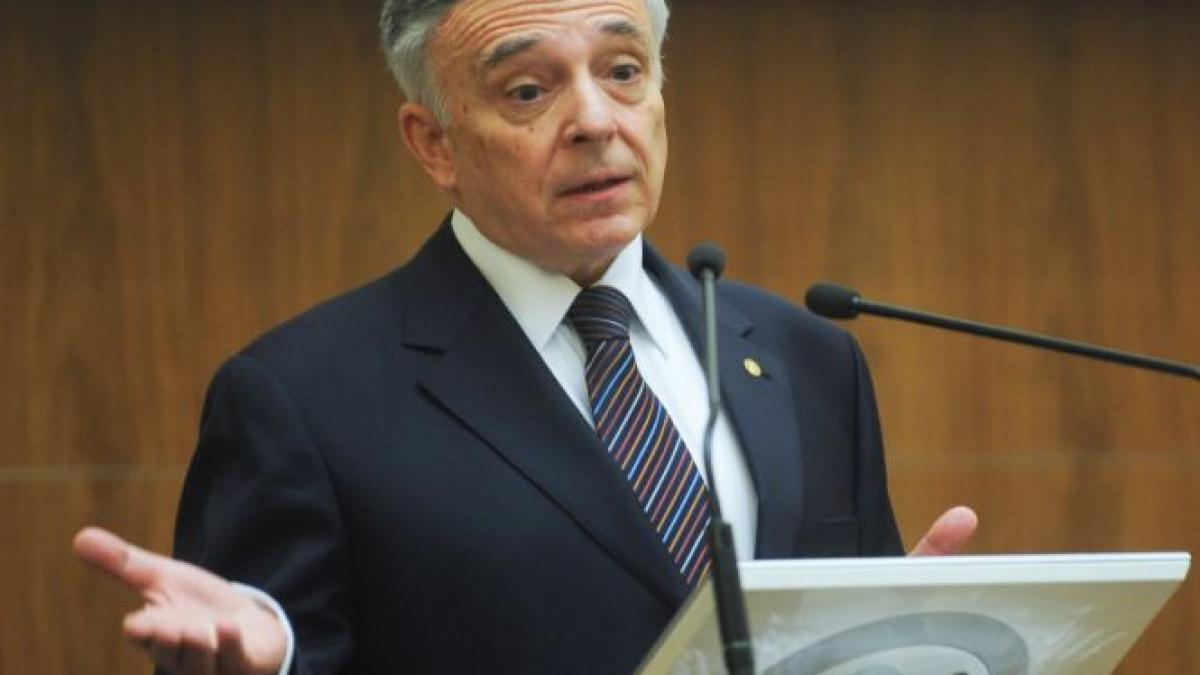 bnr romanii sa si asume responsabilitatea pentru contractele cu clauze abuzive pe care le au semnat