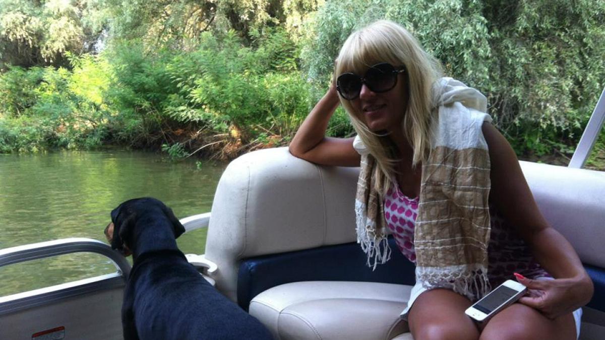foto elena udrea in vacanta in delta dunarii