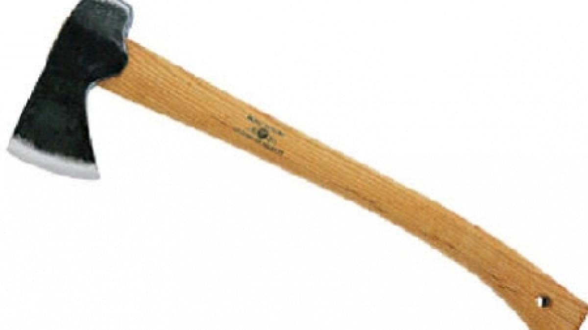 un barbat suspectat ca si ar fi ucis sotia cu un topor este cautat de politistii din bistrita