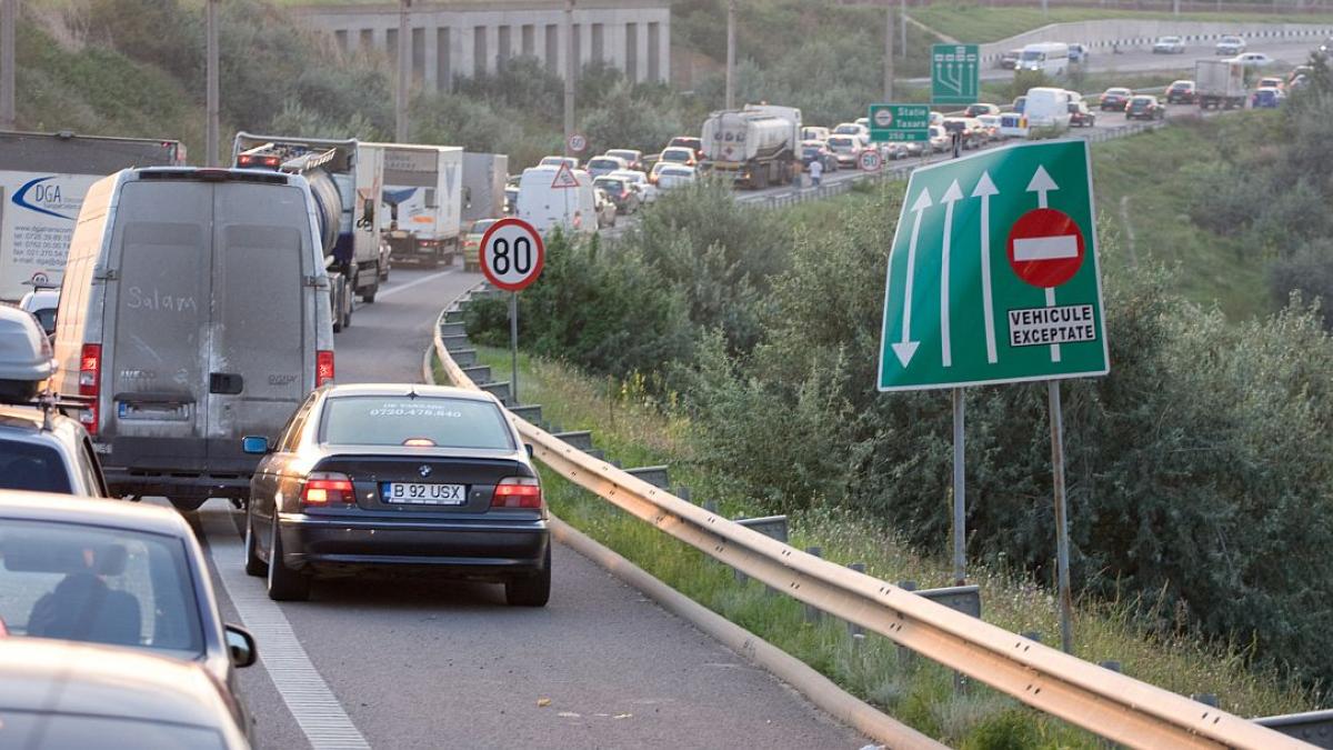 lungul drum spre casa cozi de 15 kilometri pe autostrada soarelui cum au usurat politistii situatia