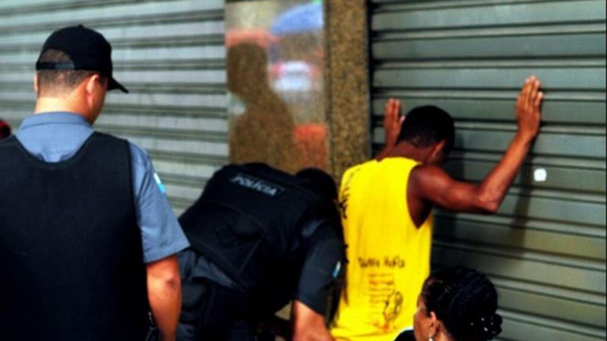 politia din new york nu respecta constitutia americana cum sunt incalcate drepturile minoritatilor