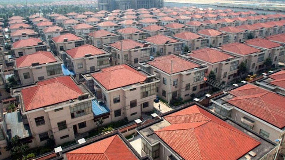 acesta este cel mai bogat sat din lume 2 000 de oameni locuiesc aici iar averile lor sunt uriase