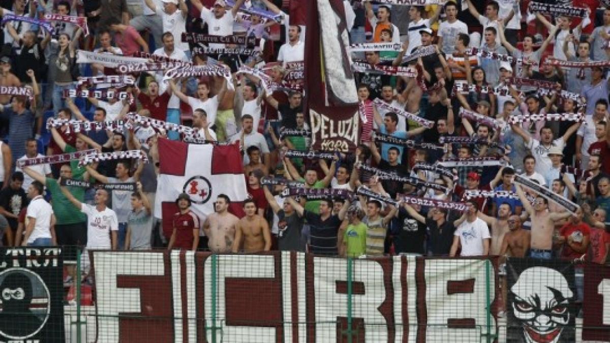 fanii rapidului protesteaza la casa fotbalului