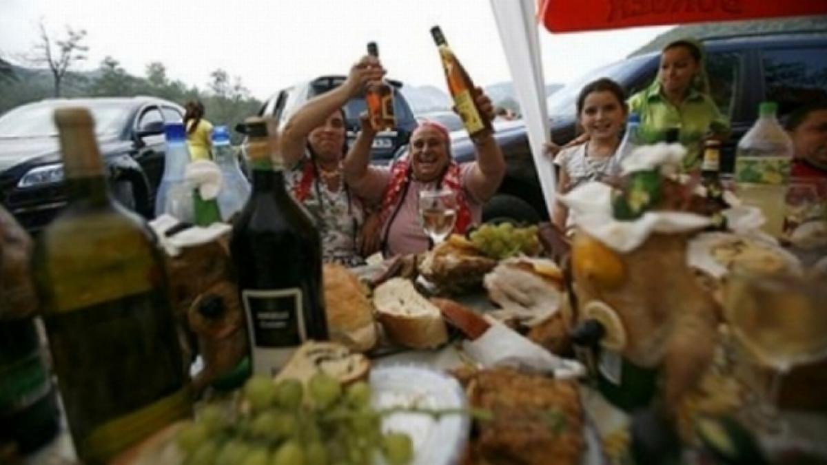 gata cu pelerinajul pe muzica lui salam gratarele si manelele vor avea interzis din acest an la