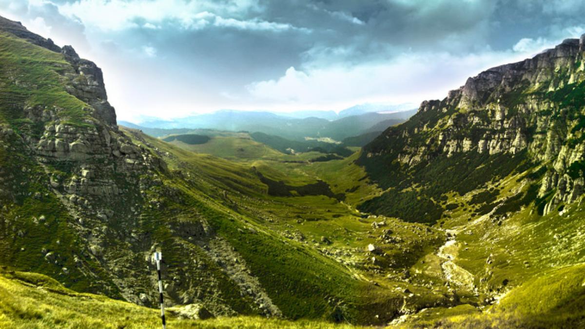 mergeti in romania este o tara cu peisaje de basm mesajul surprinzator facut de italieni despre